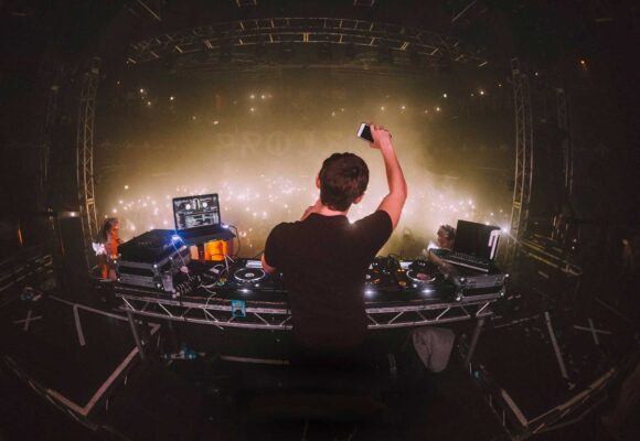 How to Gain Exposure as a DJ in a Crowded Scene