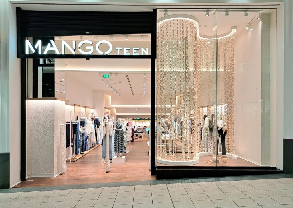 A picture of a mango teen store.