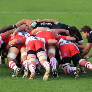 Rugby players gathered tigether in a hurdle